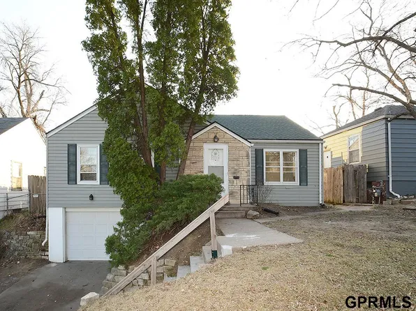 7261 N Ridge Dr, Omaha, NE 68112