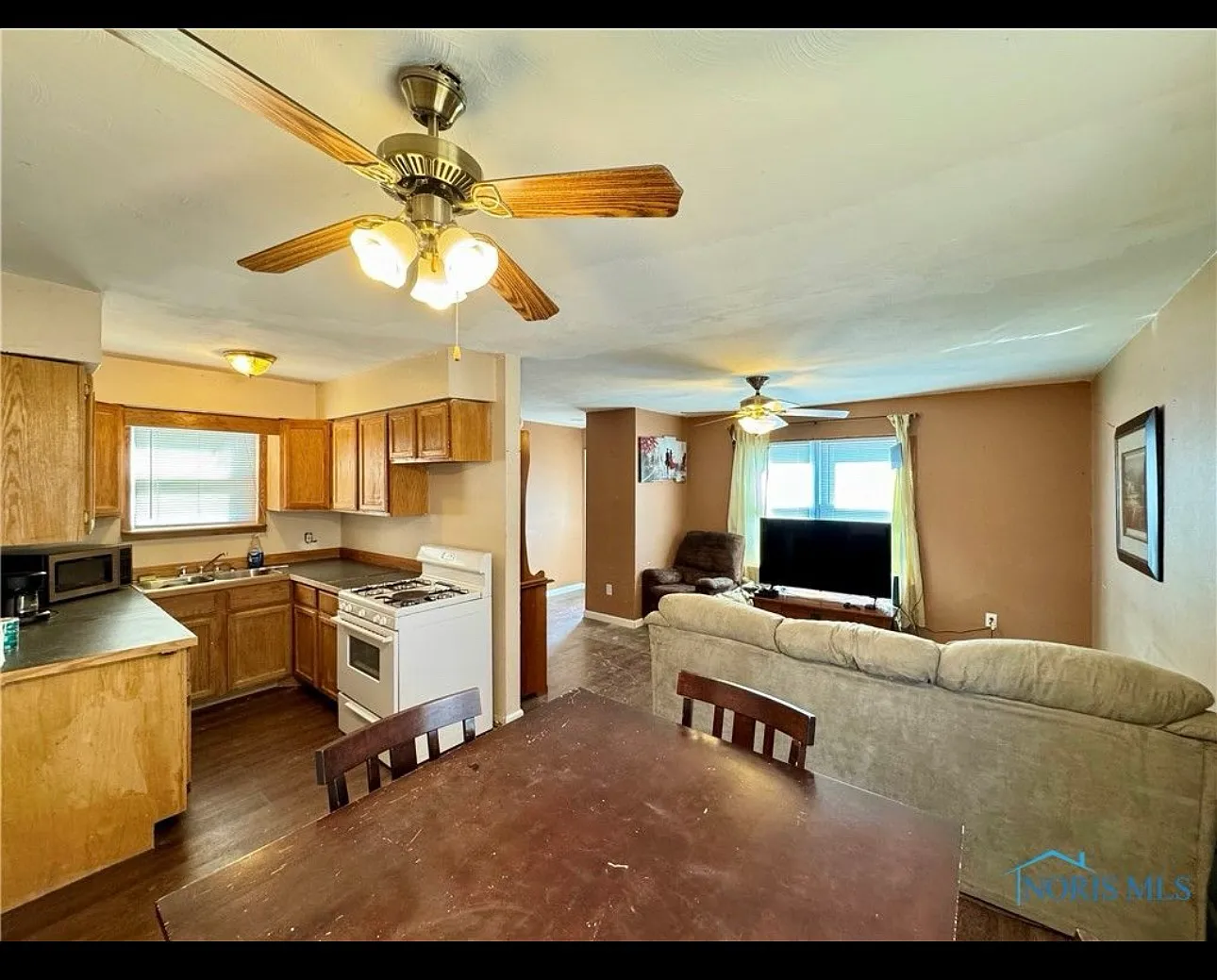 3 bed, 1057 sqft, $1,190 — Photo 3