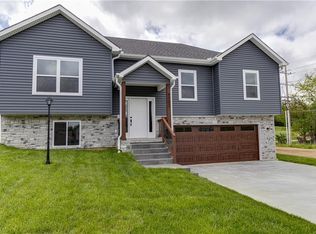 4002 Stacey Way Ct, Saint Joseph, MO 64505