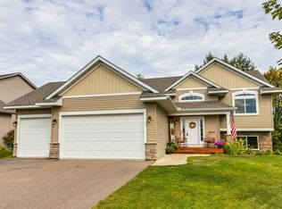 11907 Mayview Curv, Lindstrom, MN 55045