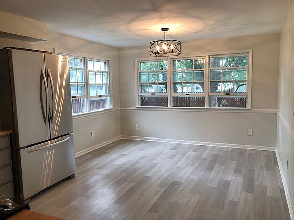 4th image of 93 Danbury Dr