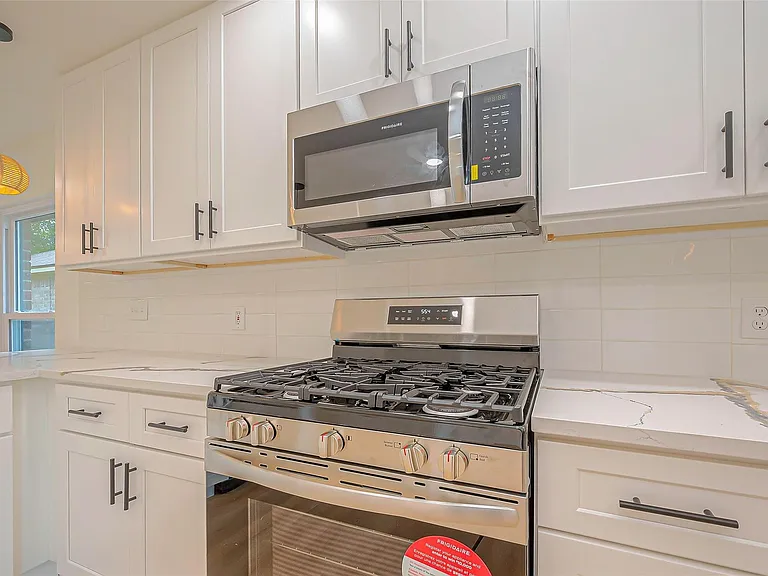 3010 Bandell Dr — Photo 10