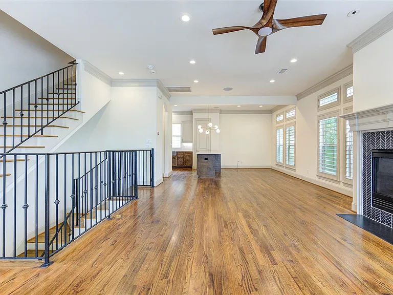 6302 Prague St — Photo 22