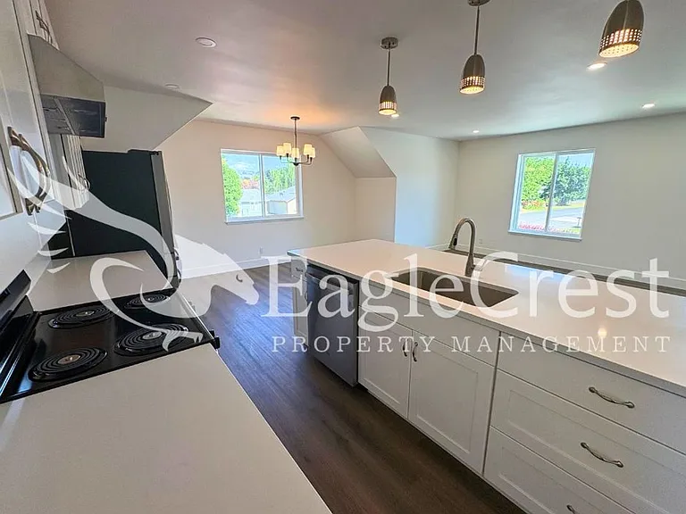 420 Ankeny St — Photo 47