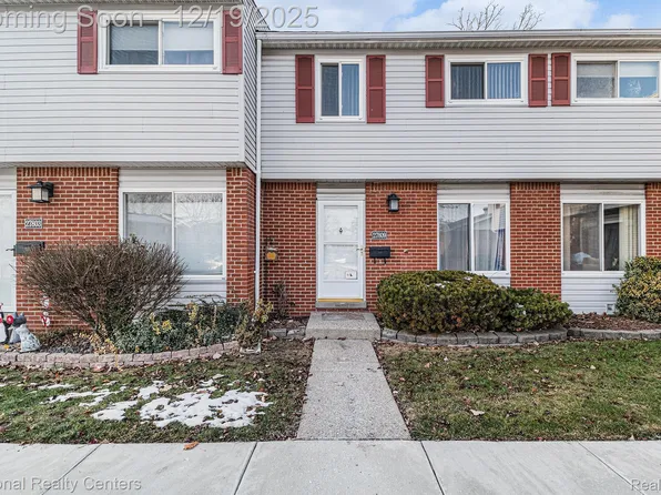 27809 Eastwick Sq, Roseville, MI 48066