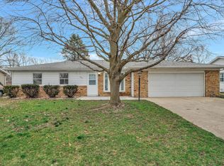 1802 Scottsdale Dr, Champaign, IL 61821