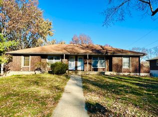1809 SW Skyline Dr, Blue Springs, MO 64015