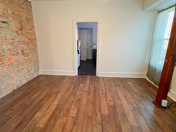 4th image of 524 N Holly St #1