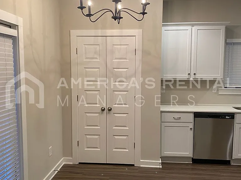240 Avalon Way — Photo 9