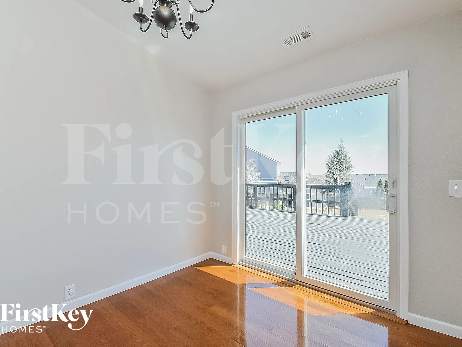 3 bed, 2.0 bath, 1152 sqft, $2,260 — Photo 4