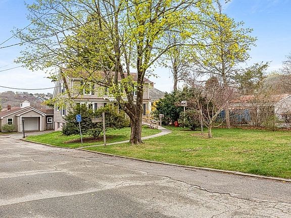 4th image of 1292 Riverside Ave