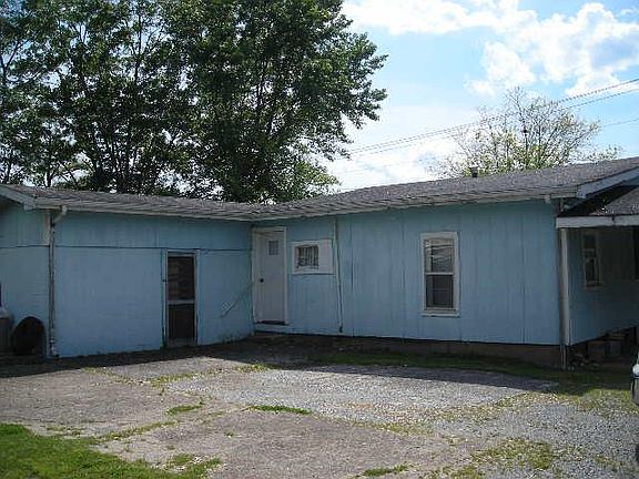 3rd image of 840 Deery St