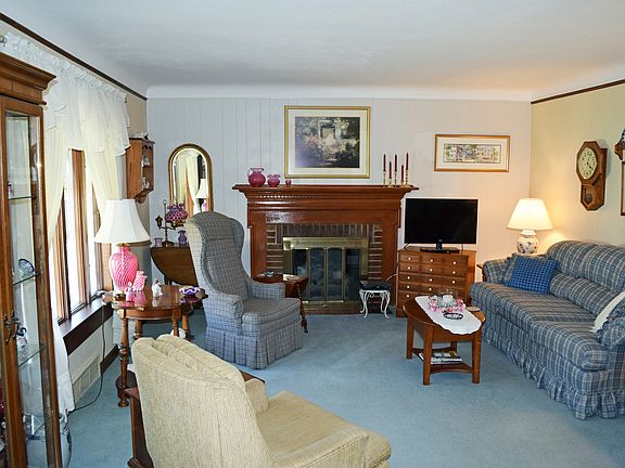 2nd image of 448 Dumbarton Blvd