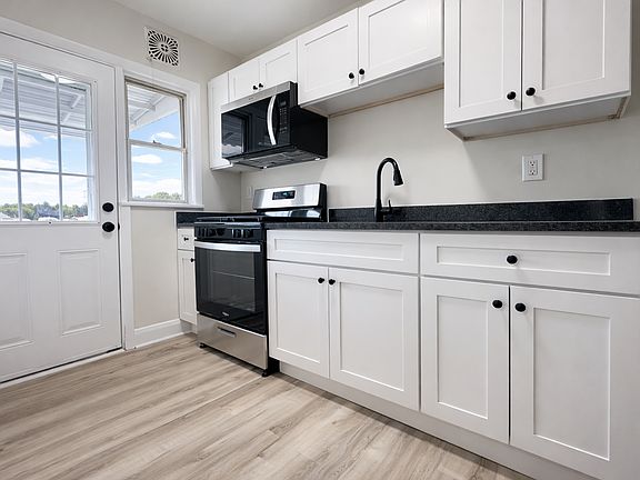 5th image of 7962 Kavanagh Rd