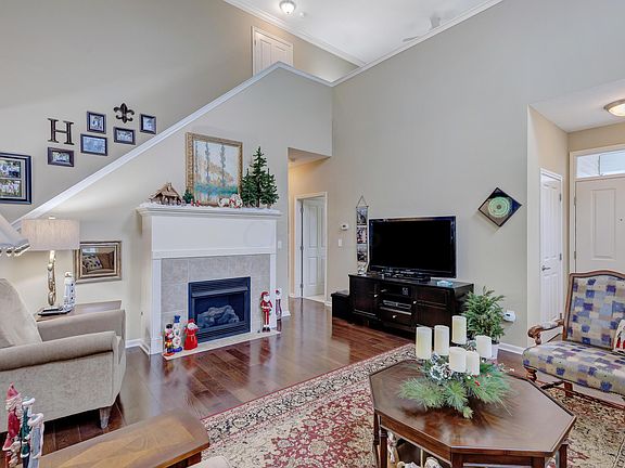 3rd image of 4752 Clubpark Dr
