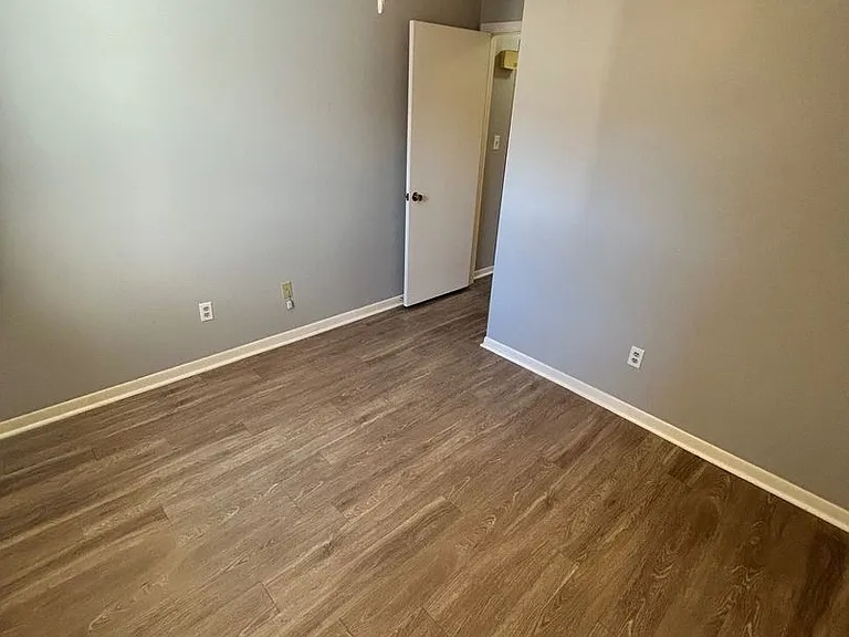 3379 Division Ave SW — Photo 3