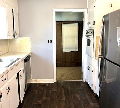 5th image of 59 Belair Dr