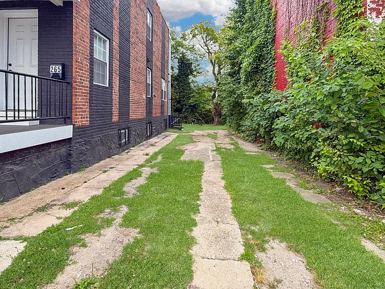 265 S Hilton St — Photo 3