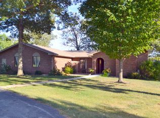 18222 Garnet Rd, Carlinville, IL 62626