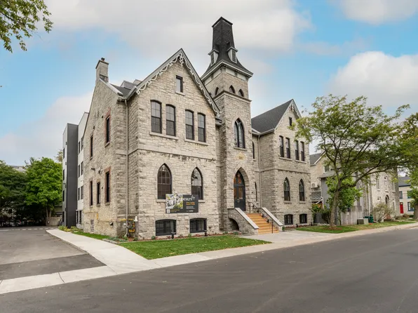 47 Wellington St #301, Kingston, ON K7L 3C2
