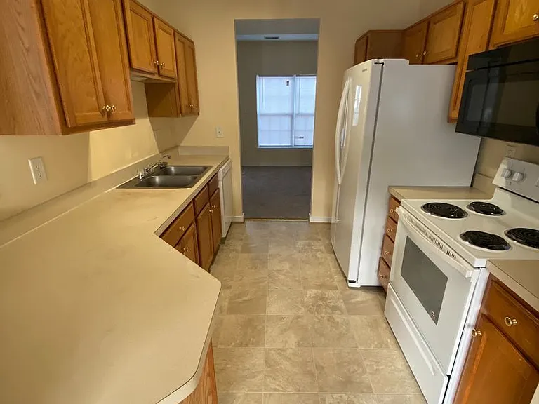 5504 Millstream Ln — Photo 5