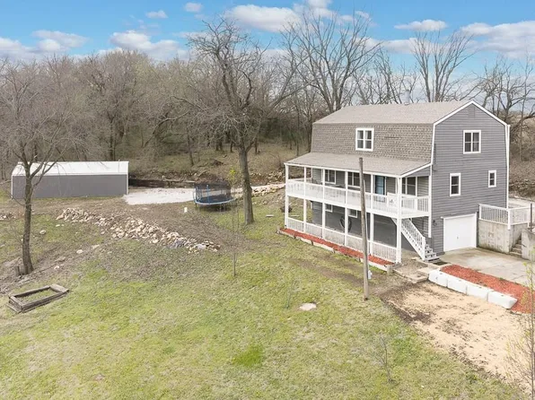 21423 227th St, Tonganoxie, KS 66086