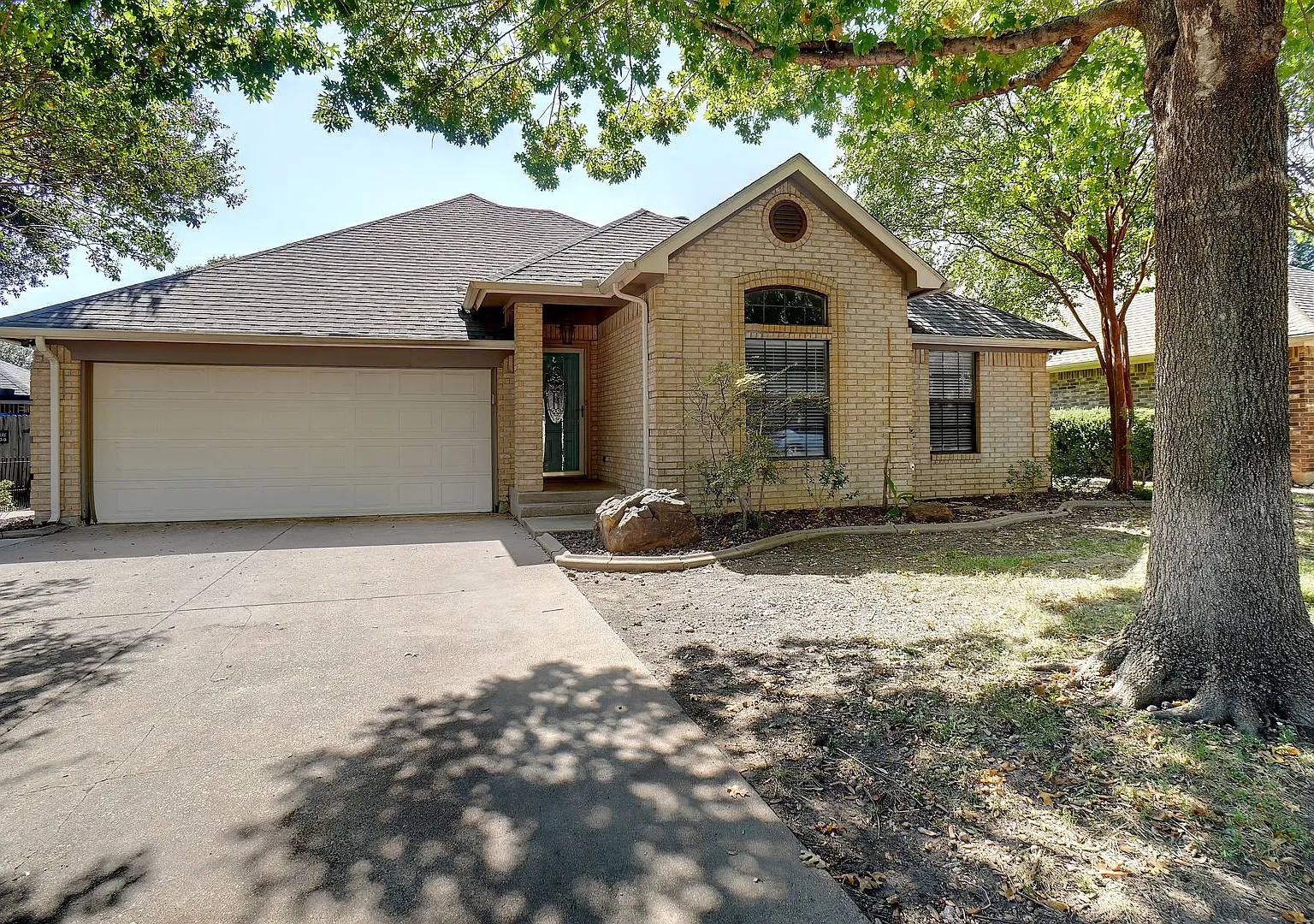 Gorgeous Saginaw Home near Willow Creek Park - Eagle Mountain ISD — Photo 1