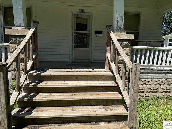 4th image of 304 S Elm St