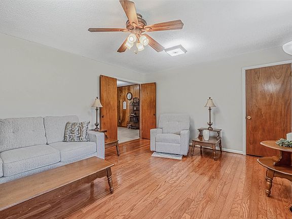 5th image of 11902 Chariot Dr