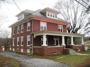 219 Old Laudermilch Dr, Hershey, PA 17033