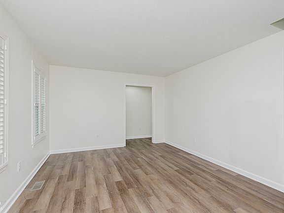 5th image of 374 Pomona Ct