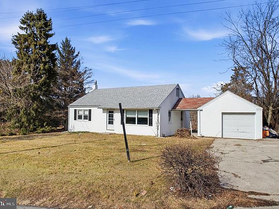 3rd image of 310 W Church Rd