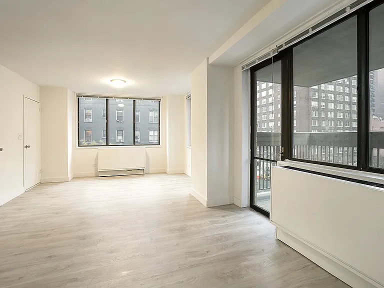 200 E 33rd St #11E — Photo 3