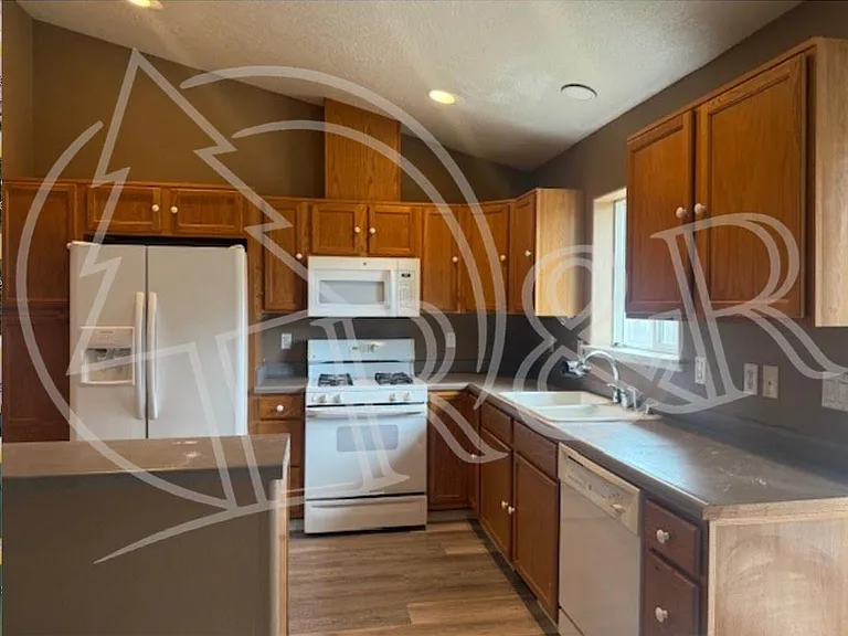 1576 Iron Horse Rd — Photo 2