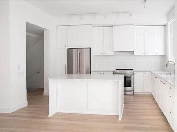 5th image of 1331 Olmsted St #131