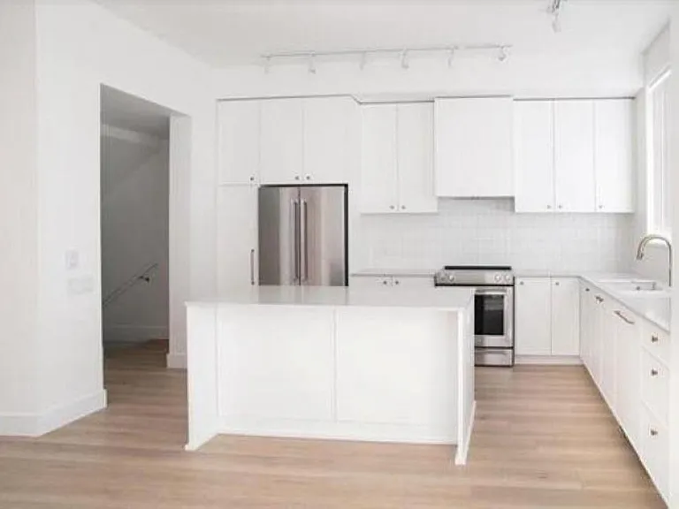 1331 Olmsted St — Photo 9