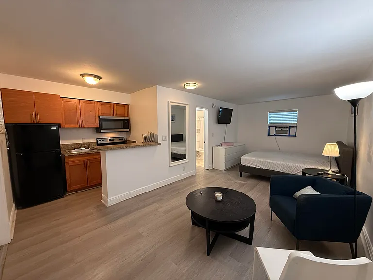 3226 NE 12th St #8 — Photo 3
