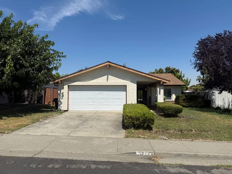 2766 Applewood Dr