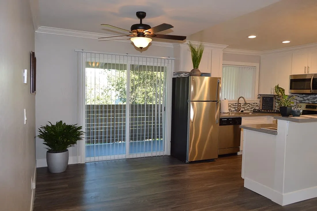 Los Altos Court — Photo 2