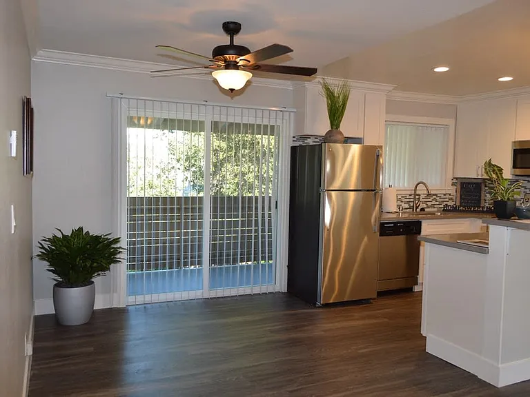 Los Altos Court — Photo 2