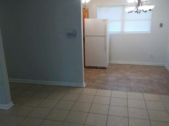 2nd image of 909 Cranbrook Ave