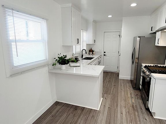 2nd image of 2949 Kalmia St