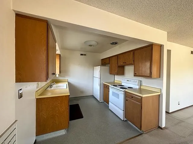 332 Carriage Dr #2 — Photo 5