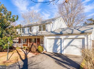 13130 Pavilion Ln, Fairfax, VA 22033
