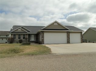 1420 Cedar River Dr, Palo, IA 52324
