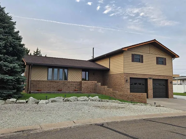 1110 Maxwell Dr, Victoria, KS 67671