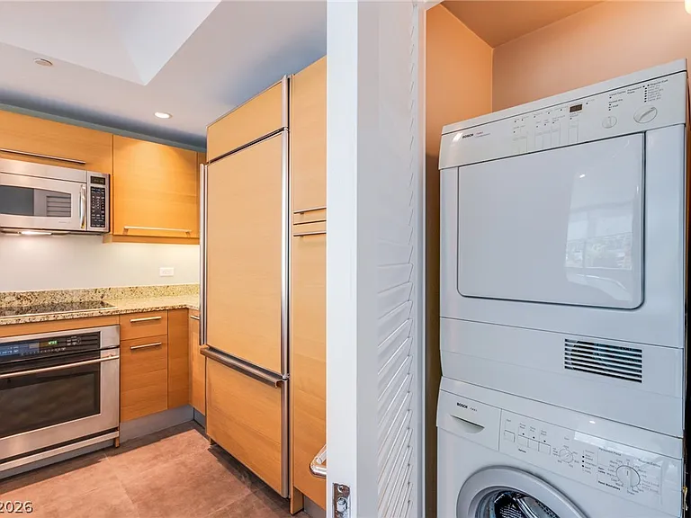 222 Karen Ave #201 — Photo 15