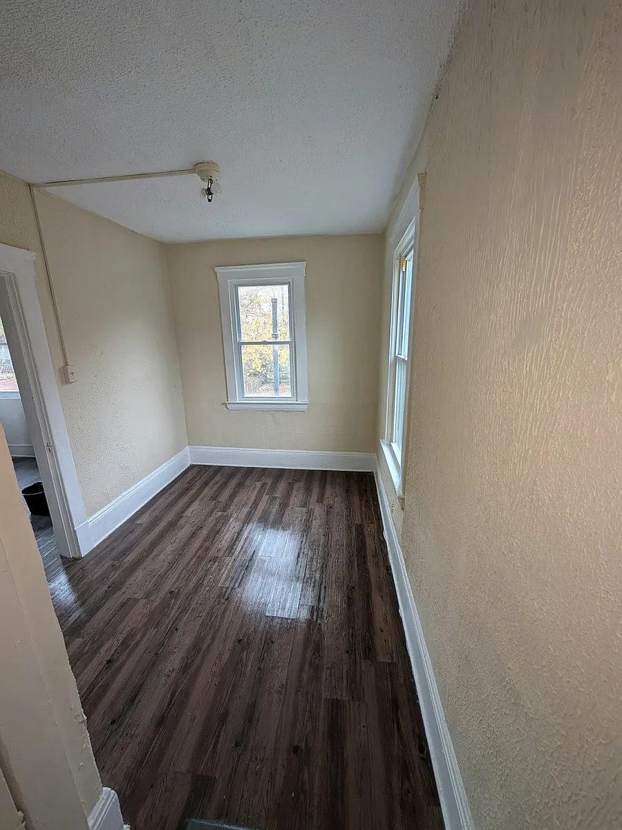 Building Photo - 1187 E 61st St #3
