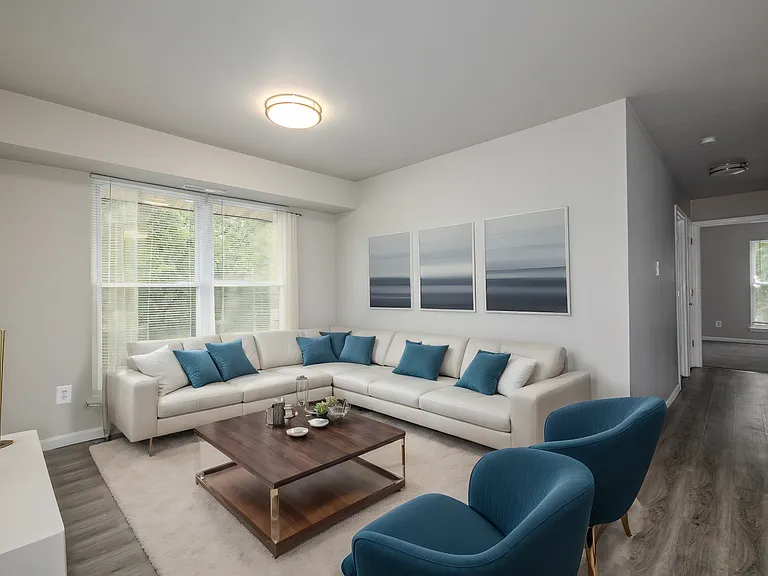 Edgewater Manor — Photo 5