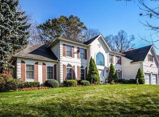 27 Carlton Dr, Mount Kisco, NY 10549